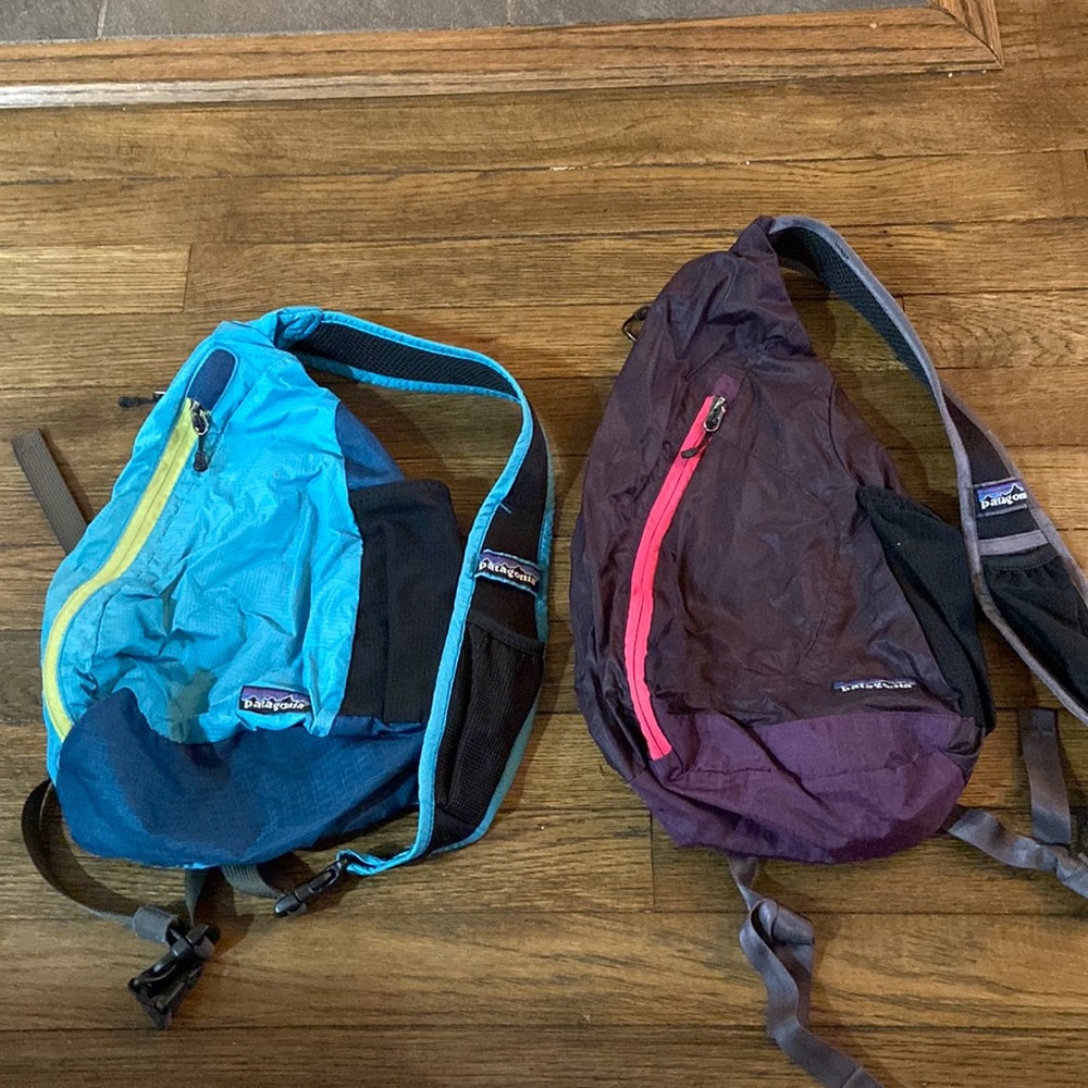 Set of 2 Patagonia cross body bags.